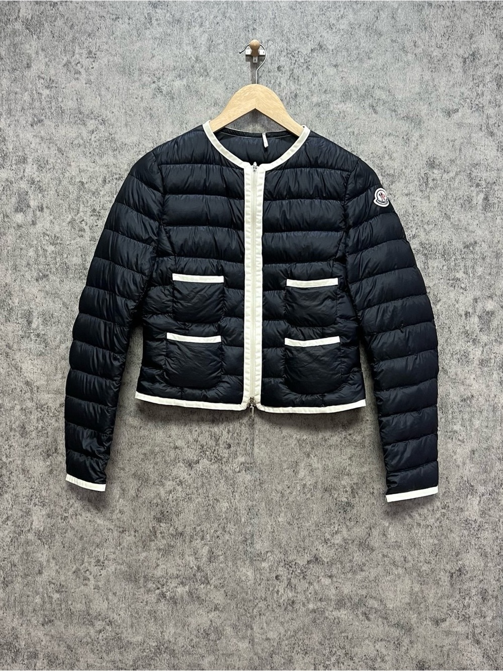 🚩stealMoncler Black Quilted Puffer Jacket with White Trim